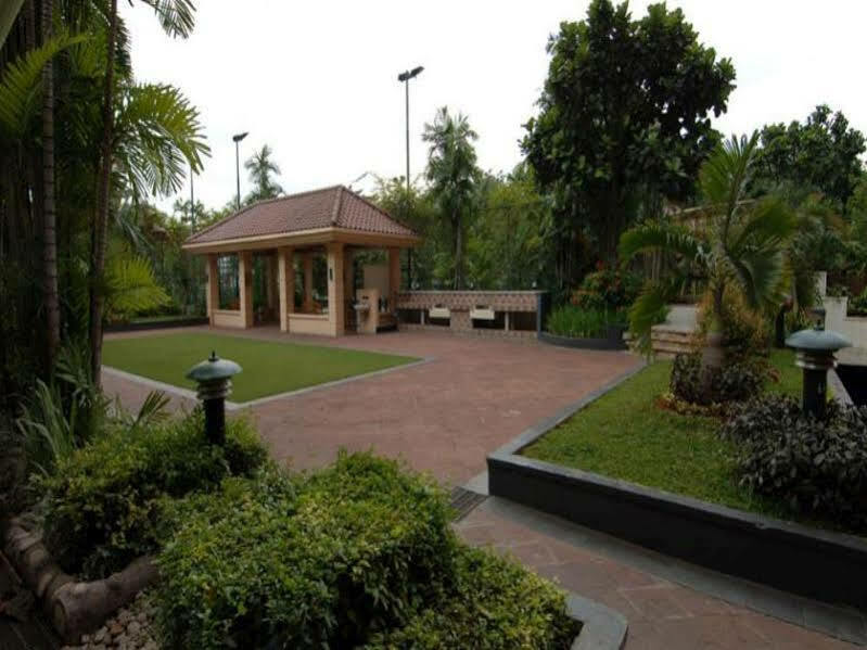 Aryaduta Suite Semanggi Jakarta Exterior foto